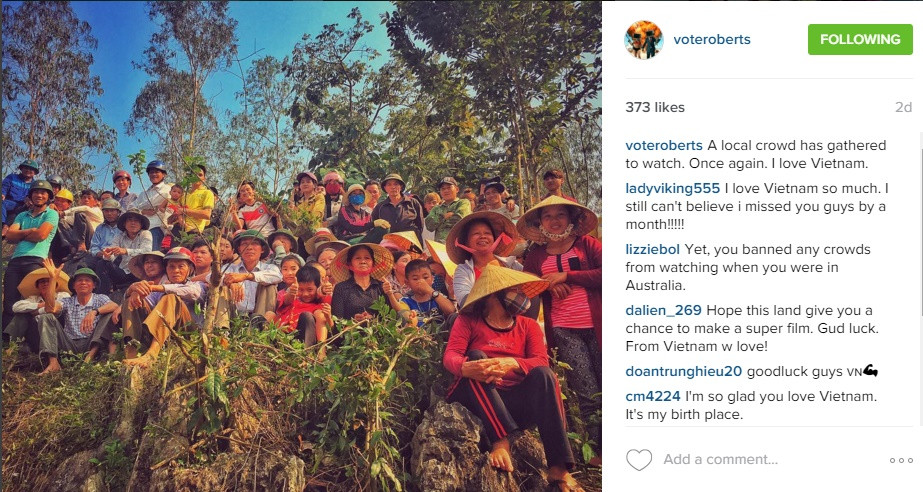Trong thời gian quay bom tấn Kong: Skull Island ở Quảng Bình, đoàn làm phim đã đăng tải trên trang Instagram cá nhân của mình nhiều hình ảnh về đất nước và con người Việt Nam, góp phần quảng bá những thắng cảnh tuyệt đẹp ra khắp thế giới. Trong ảnh, đạo diễn Jordan Voigt-Roberts chia sẻ hình ảnh bà con ở Quảng Bình leo lên mỏm đất cao để xem cảnh quay phim cùng dòng trạng thái 'Một lần nữa. Tôi yêu Việt Nam'. Một người hâm mộ Voigt-Roberts bình luận trên trang Instagram của đạo diễn rằng 'Khi phim quay ở Australia, các vị lại ngăn không cho chúng tôi xem cảnh quay.'