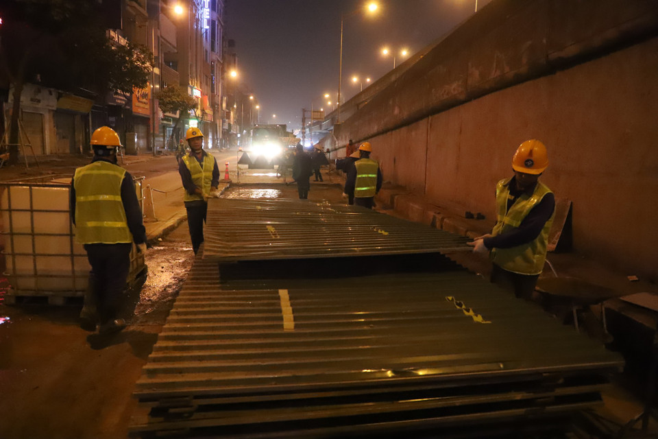 11/12 vị trí rào chắn đã được tháo dỡ rào tôn và bàn giao cho đơn vị thi công hoàn trả mặt đường. (Ảnh: Hoài Nam/Vietnam+)