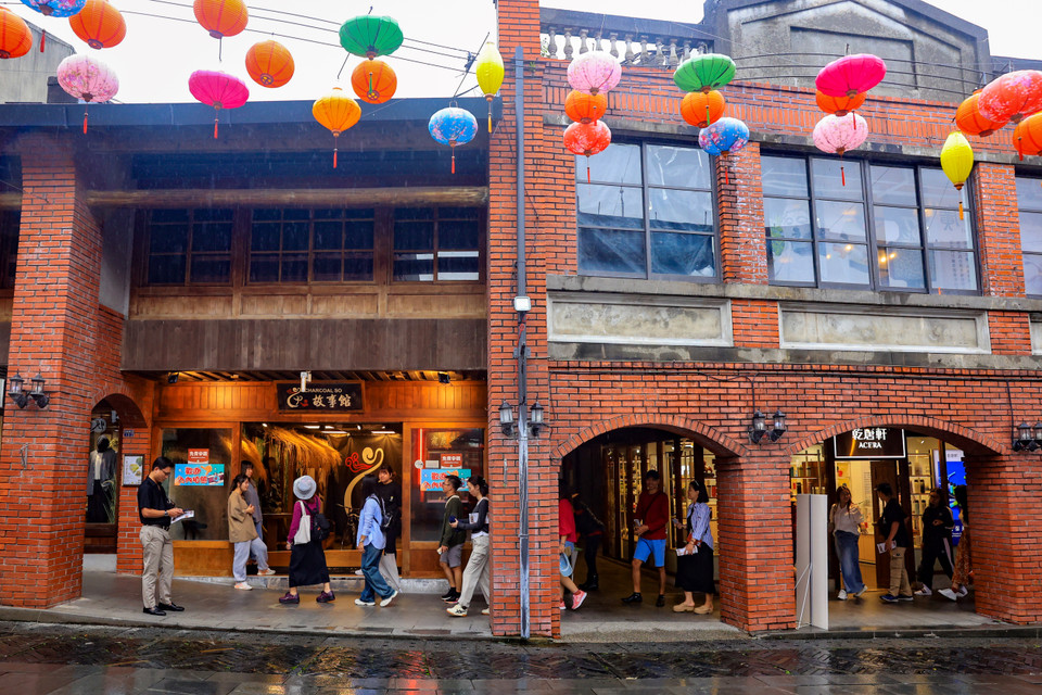 Nơi đây hội tụ nghệ thuật dân gian truyền thống và nghề thủ công trong cuộc sống thường nhật. (Ảnh: Hoài Nam/Vietnam+)