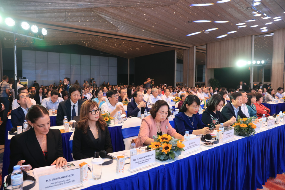 Hội thảo đã quy tụ hơn 300 đại biểu, bao gồm các chuyên gia dinh dưỡng và các nhà khoa học hàng đầu trong và ngoài nước, đại diện từ các cơ quan quản lý, các tổ chức quốc tế. (Ảnh: Hoài Nam/Vietnam+)