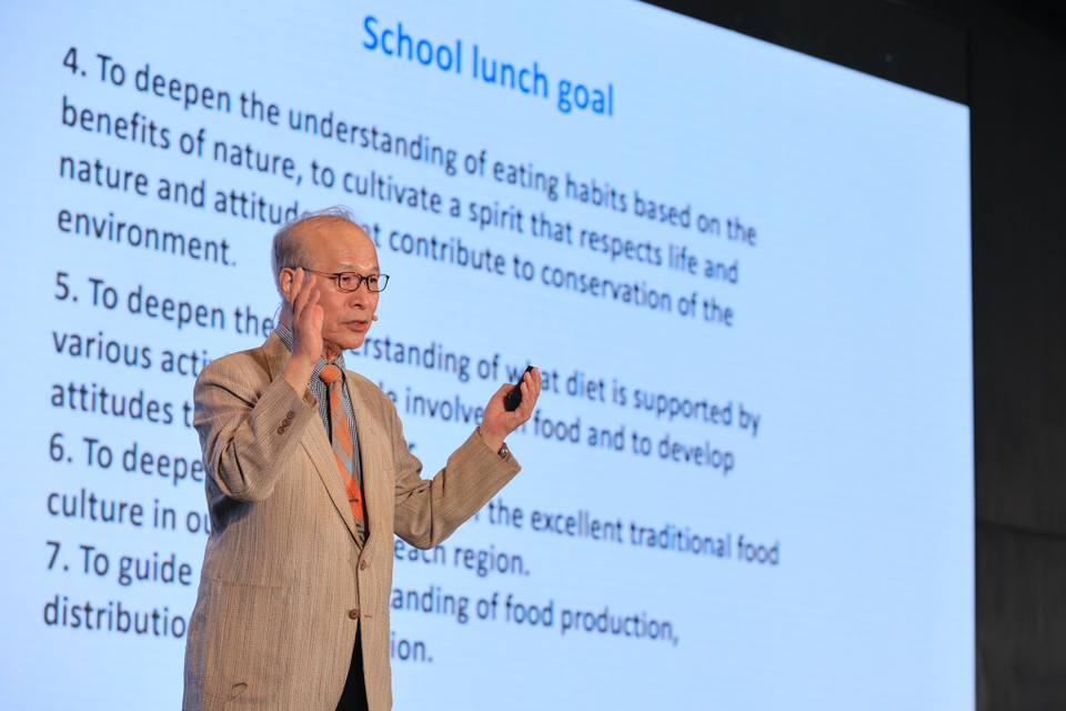 Nhật Bản đã trở thành một ví dụ điển hình về cách một quốc gia có thể sử dụng dinh dưỡng, được quy định bởi một “hành lang pháp lý” chuẩn mực, như một công cụ mạnh mẽ để cải thiện sức khỏe, tầm vóc, chất lượng sống của thế hệ trẻ. Trong đó, dinh dưỡng học đường không chỉ là một giải pháp cải thiện sức khỏe học sinh, mà còn là nền tảng vững chắc để xây dựng một xã hội khỏe mạnh và phát triển bền vững. (Ảnh: Hoài Nam/Vietnam+)