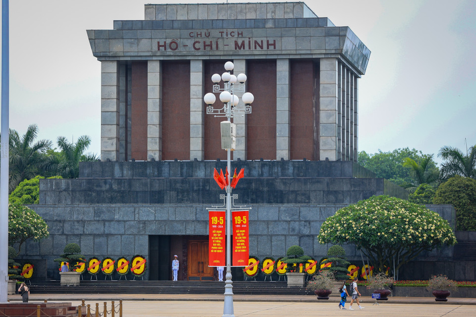 Lăng chủ tịch Hồ Chí Minh uy nghiêm và trang trọng. (Ảnh: Hoài Nam/Vietnam+)