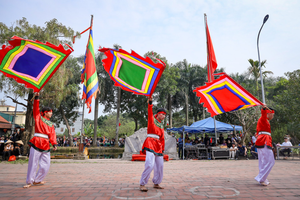 Lễ hội được tổ chức với nhiều nghi lễ và trò chơi dân gian, thể hiện tinh thần hiếu học, tinh thần thượng võ của dân tộc. (Ảnh: Hoài Nam/Vietnam+)