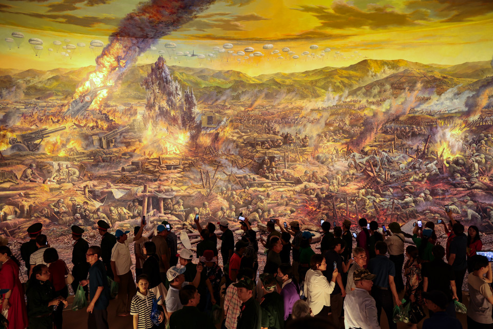 Theo ghi nhận của phóng viên Báo điện tử VietnamPlus trong những ngày đầu tháng 4/2024, lượng khách đổ về bảo tàng tham quan rất đông. (Ảnh: Hoài Nam/Vietnam+)