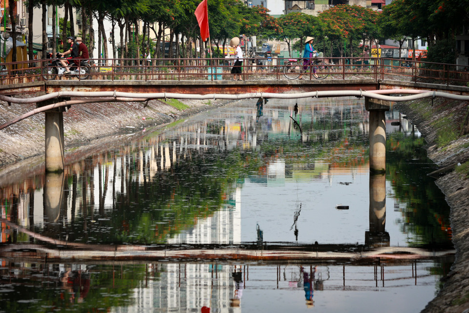 Trong đó, hiện có 55 công trình cầu do thành phố quản lý cần thiết phải đầu tư cải tạo, sửa chữa. Con số này được đưa ra sau quá trình rà soát, đánh giá trên cơ sở hồ sơ quản lý cầu, hồ sơ kiểm định, thử tải. (Ảnh: Hoài Nam/Vietnam+)