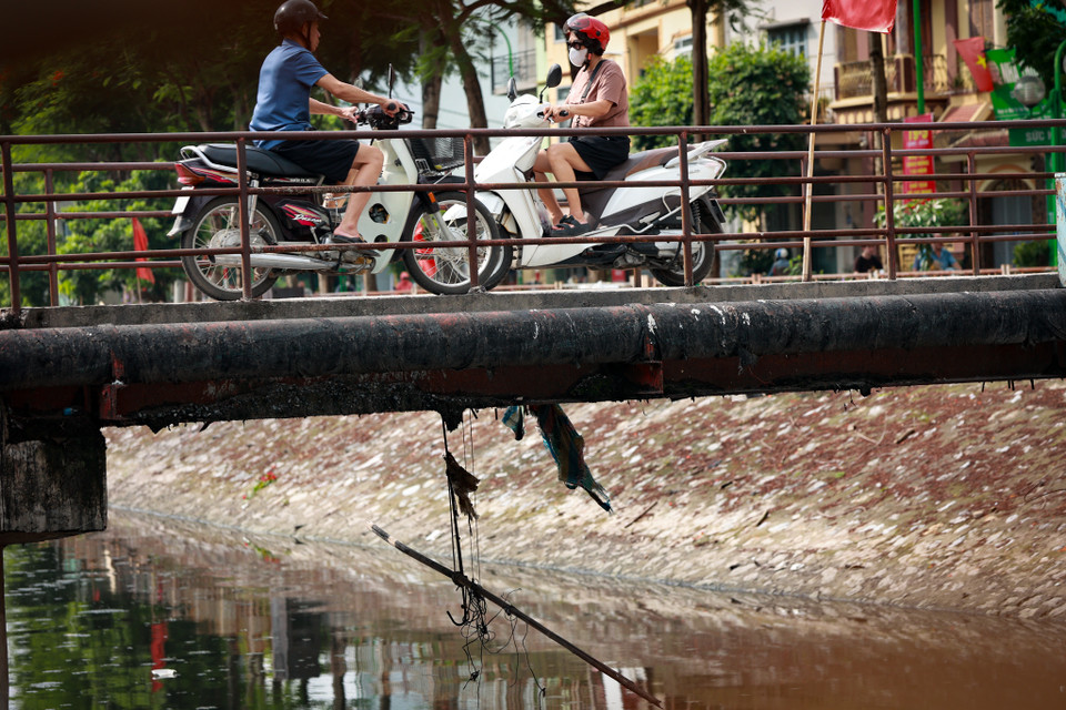 Điển hình như: Cầu Trắng (Giáp Bát, Hoàng Mai), cầu 72 II (Hoài Đức), cầu Kim Ngưu (Hai Bà Trưng), cầu Yên Sở (Hoài Đức), cầu Chiếc (Thường Tín). (Ảnh: Hoài Nam/Vietnam+)