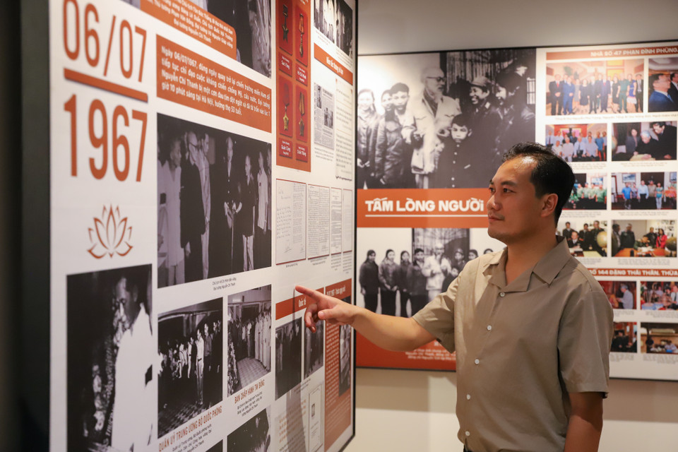 Khu trưng bài tái hiện thông tin ngày 6/7/1967 khi Đại tướng chuẩn bị quay trở lại chiến trường miền Nam để tiếp tục chỉ đạo cuộc kháng chiến chống Mỹ thì đột ngột qua đời. (Ảnh: Hoài Nam/Vietnam+)