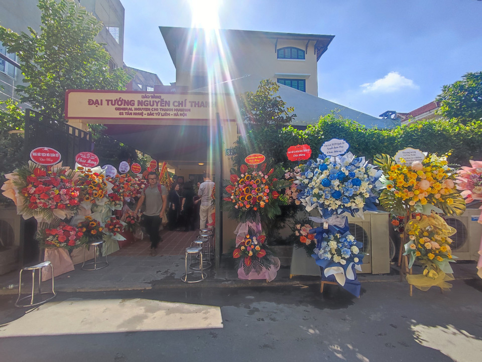 Bảo tàng Đại tướng Nguyễn Chí Thanh được các chuyên gia về lĩnh vực bảo tàng, lịch sử, mỹ thuật tư vấn, lập đề cương trưng bày. Thiết kế kiến trúc tòa nhà bảo tàng được lấy theo nguyên mẫu ngôi nhà số 34 Lý Nam Đế, từ những ký ức của các thành viên gia đình Đại tướng cùng nhiều kỷ niệm sâu sắc mà Đại tướng và gia đình đã ở từ năm 1958 đến 1986. (Ảnh: Hoài Nam/Vietnam+)