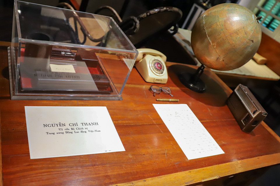 Không gian tái hiện bàn làm việc của Đại tướng Nguyễn Chí Thanh. (Ảnh: Hoài Nam/Vietnam+)