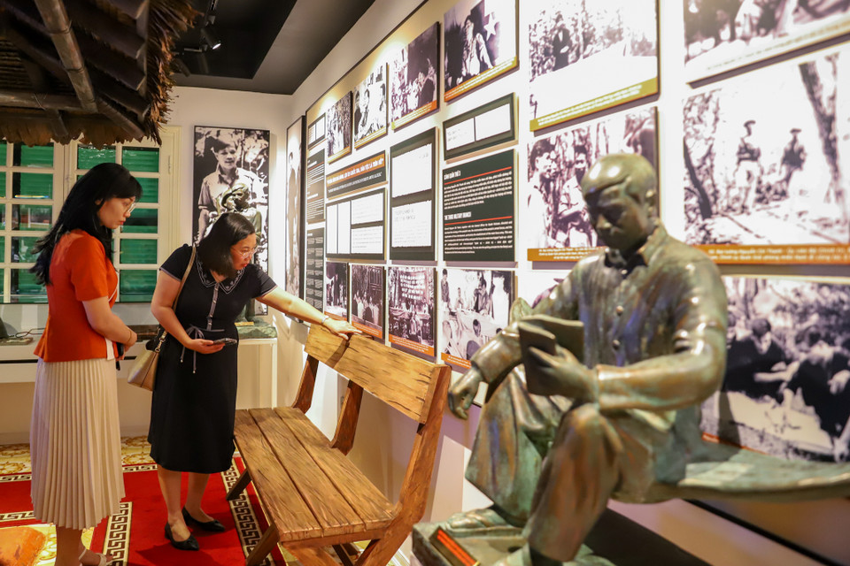 Hệ thống trưng bày của Bảo tàng gồm 8 chủ đề chính: Quê hương - Cách mạng miền Trung, Việt Bắc, Xây dựng quân đội, Xây dựng hòa bình ở miền Bắc, Cách mạng miền Nam, Ngày 6/7, Tấm lòng những người ở lại, Gia đình - hành trình tiếp nối. (Ảnh: Hoài Nam/Vietnam+)