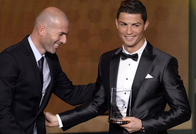 Zidane chúc mừng Ronaldo