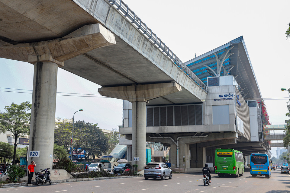 Dự án đường sắt đô thị Nhổn - Ga Hà Nội được khởi công vào tháng 9/2010 và dự kiến hoàn thành vào năm 2022. Tuy nhiên tới nay tuyến đường sắt vẫn chưa đi vào hoạt động. (Ảnh: Hoài Nam/Vietnam+)