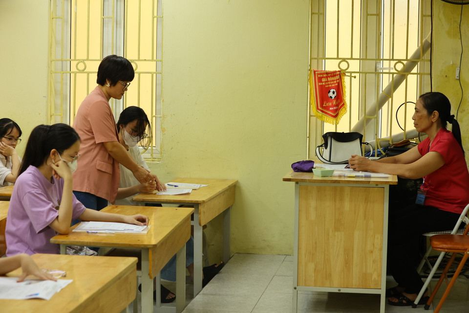 Thí sinh có trách nhiệm rà soát lại tất cả các thông tin cá nhân đăng ký dự thi để kịp thời phát hiện các sai sót và báo lại cho cán bộ coi thi để chính sửa nếu có. (Ảnh: PV/Vietnam+)