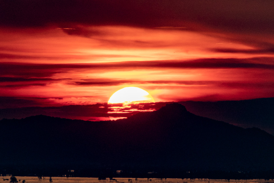 Khó ai có thể cưỡng lại được đẹp huyền diệu của hoàng hôn, và đắm mình vào thời khắc có một không hai trong ngày. (Ảnh: Hoài Nam/Vietnam+)