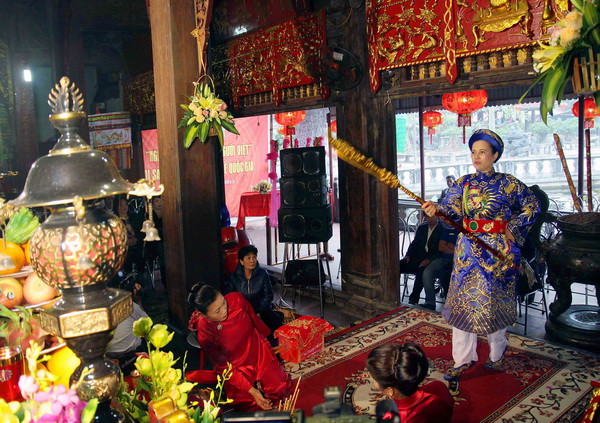 Phần dự liên hoan của thanh đồng Trần Thị Huệ (Ảnh: Thanh Tùng - TTXVN)