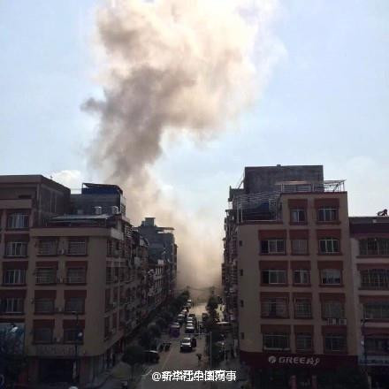 Khói bốc cao từ xa cũng có thể nhìn thấy