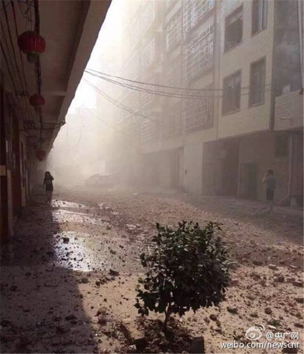 Trong khi đó, hãng AFP dẫn nguồn tin của cảnh sát địa phương, cho biết chất nổ còn được tìm thấy tại ít nhất 13 địa điểm ở huyện Liễu Thành, bao gồm cả 1 trụ sở cơ quan chính quyền và 1 trung tâm thương mại.