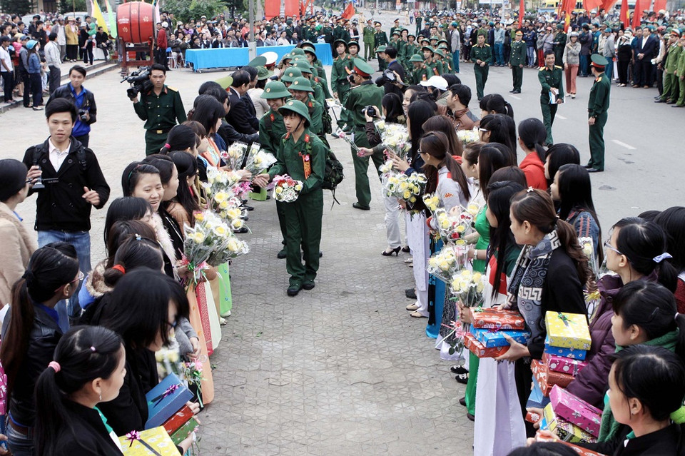 Tuổi trẻ Quảng Nam lên đường thực hiện nghĩa vụ quân sự (Ảnh: Thanh Long - TTXVN)