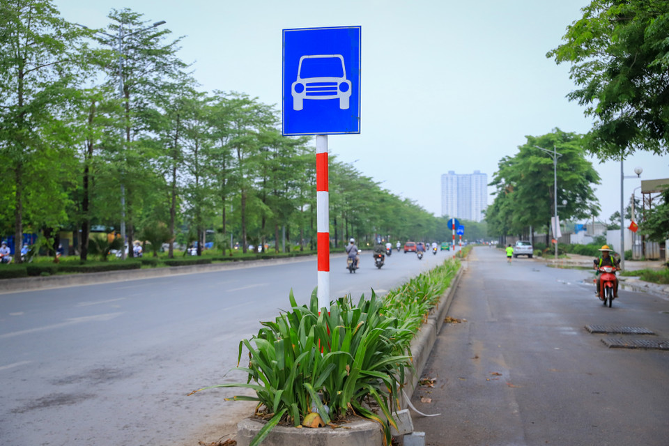 Đại lộ Chu Văn An được kỳ vọng giúp giải tỏa áp lực giao thông cho khu vực Tây Nam Hà Nội, đặc biệt là khu Xa La Hà Đông đoạn Phan Trọng Tuệ, Cầu Bươu, đường 70, trục Nguyễn Xiển, Nguyễn Trãi, Trần Phú, nút giao Nguyễn Trãi - Khuất Duy Tiến. Tuy nhiên sau 3 năm hoạt động, tuyến đường này vẫn chưa phát huy được hết mục đích phục vụ. (Ảnh: Hoài Nam/Vietnam+)