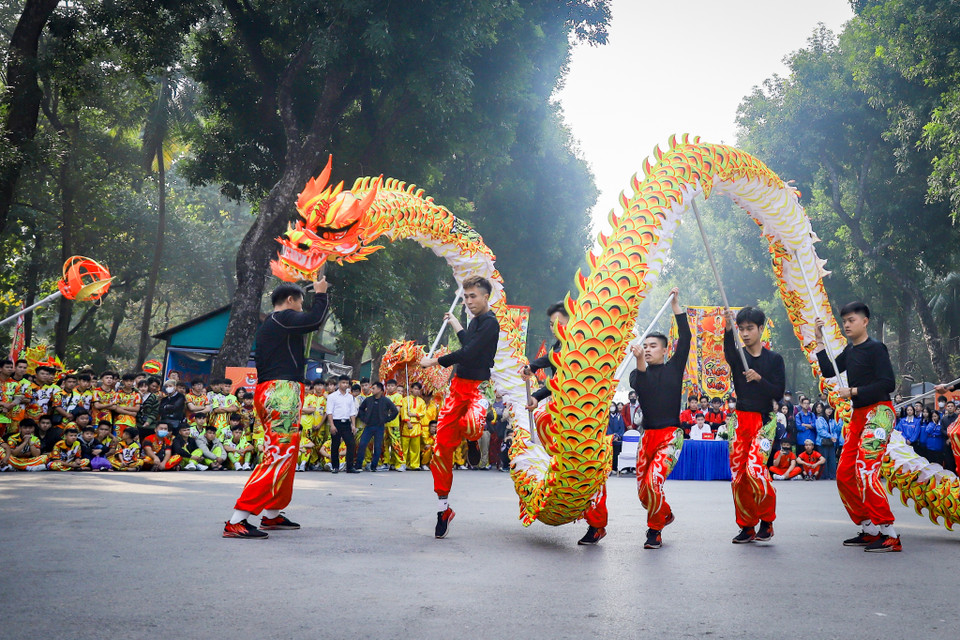 Qua đó tăng cường tinh thần đoàn kết, gắn bó, kết nối của tuổi trẻ và góp phần quảng bá, giới thiệu tới du khách trong nước và quốc tế cùng đông đảo nhân dân về nghệ thuật múa Rồng. (Ảnh: Hoài Nam/Vietnam+)