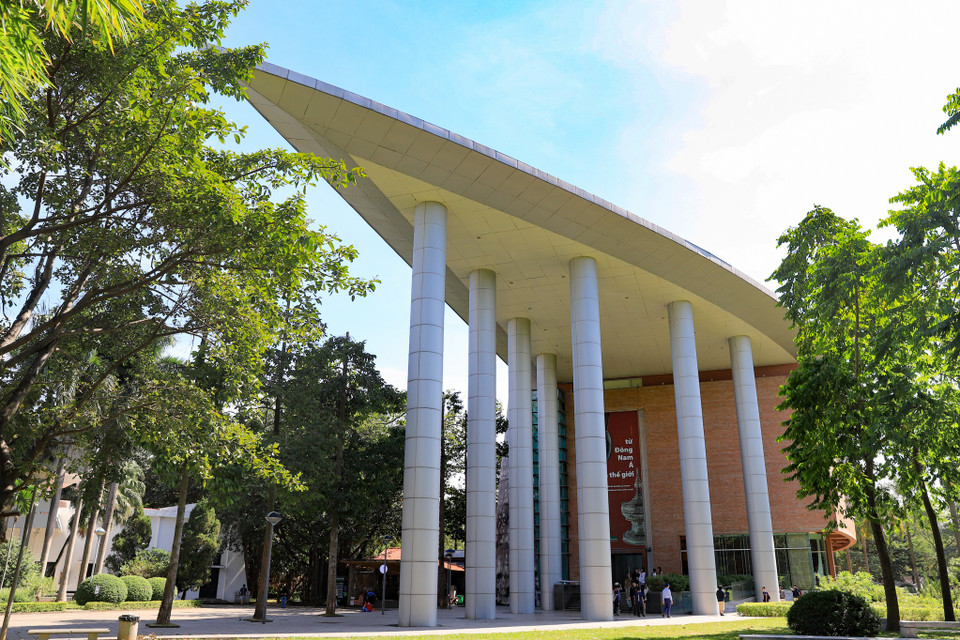 Bên cạnh khu chính là tòa Trống đồng, bảo tàng còn có tòa Cánh diều hiện đại, là không gian giới thiệu các cư dân ngoài Việt Nam. (Ảnh: Hoài Nam/Vietnam+)