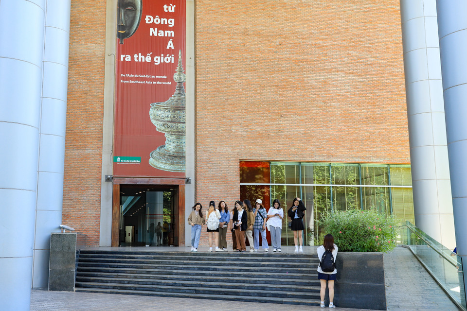 Trong không gian hiện đại này, bảo tàng không chỉ lưu giữ, giới thiệu di sản văn hóa của nhiều khu vực, đáp ứng nhu cầu tham quan, tìm hiểu của du khách, mà còn là cầu nối và là điểm đến của bè bạn ở Đông Nam Á cũng như nhiều nơi khác trên thế giới. (Ảnh: Hoài Nam/Vietnam+)