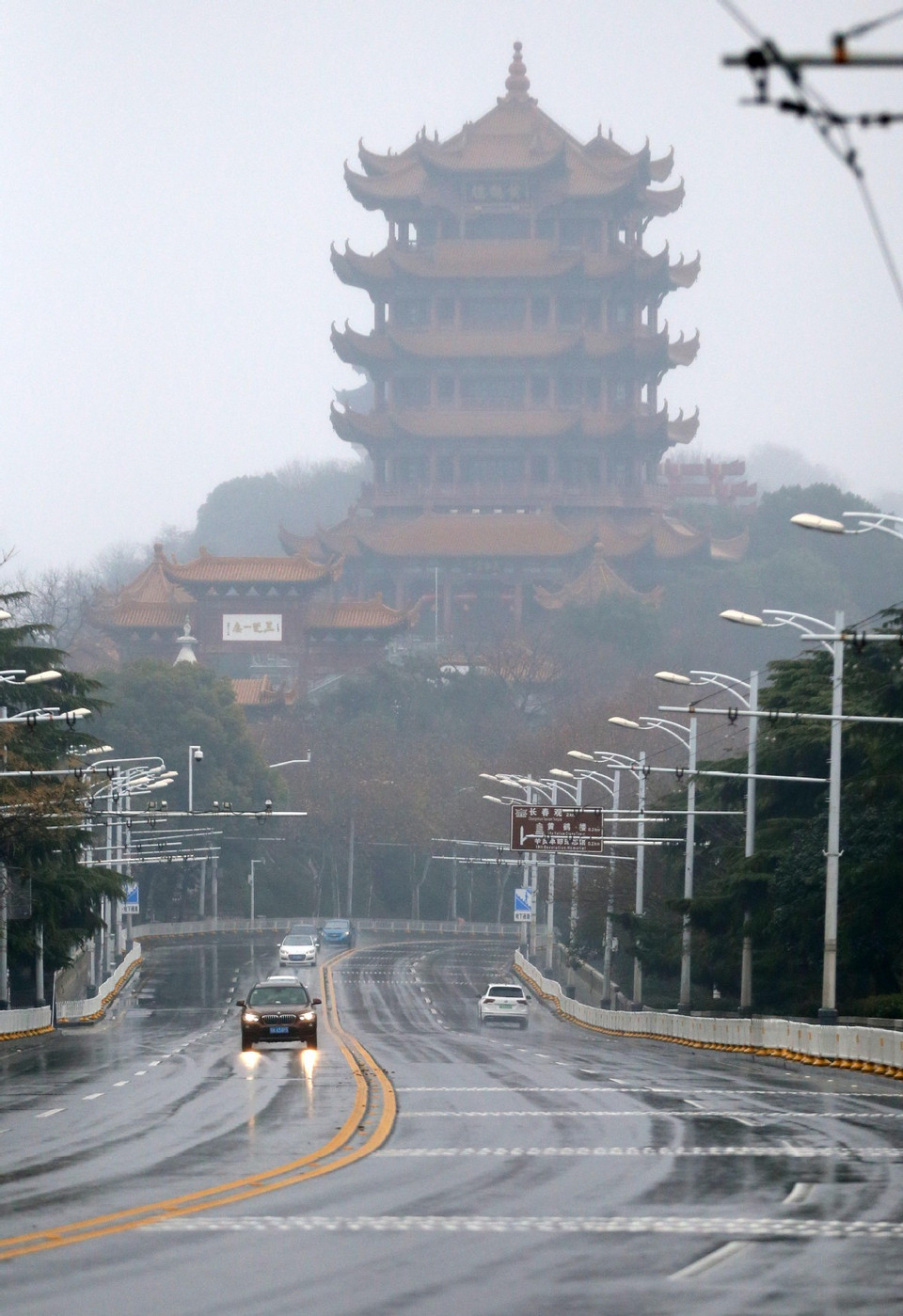 Hoàng Hạc Lâu, một trong tứ đại danh tháp nổi tiếng toàn Trung Quốc, đã đi vào bài thơ nổi tiếng của Thôi Hiệu (Ảnh: Chinadaily)