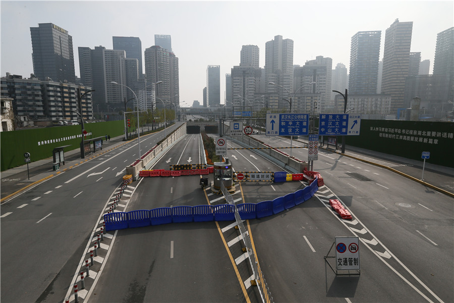 Đoạn đường hầm đi qua sông Dương Tử tạm thời được phong tỏa (Ảnh: Chinadaily)