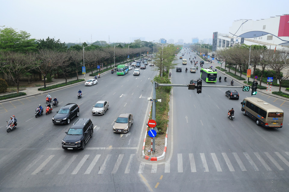 Từ hôm nay, 11/3, người dân khi di chuyển qua khu vực này cần chú ý đến những biển báo mới, tránh tình trạng đi theo thói quen gây ùn tắc vào những khung giờ cao điểm. (Ảnh: Hoài Nam/Vietnam+)