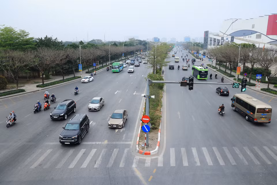Từ hôm nay, 11/3, người dân khi di chuyển qua khu vực này cần chú ý đến những biển báo mới, tránh tình trạng đi theo thói quen gây ùn tắc vào những khung giờ cao điểm. (Ảnh: Hoài Nam/Vietnam+)