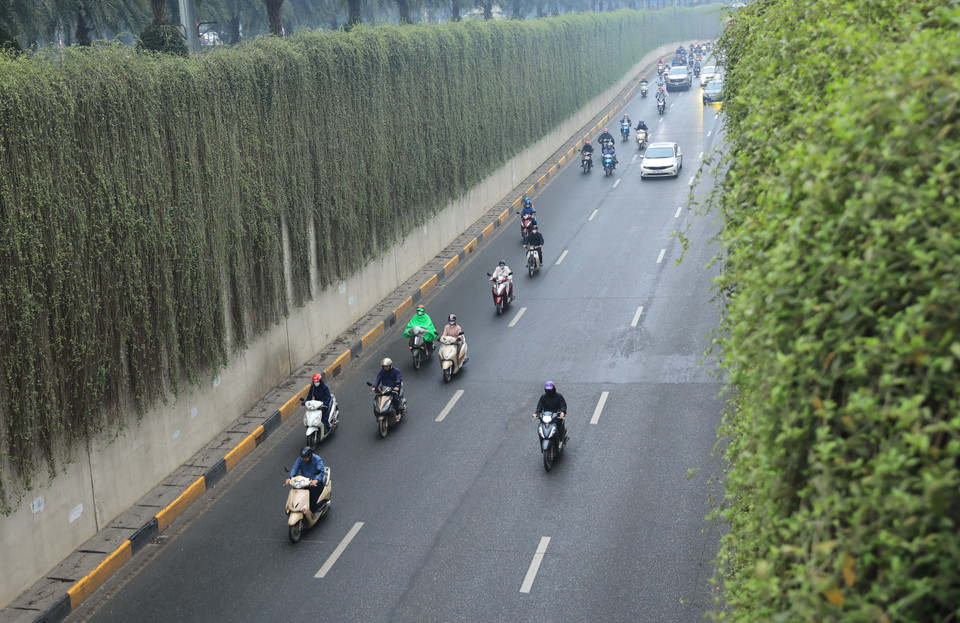 Hầm chui Trung Hòa hướng về Trần Duy Hưng ghi nhận lúc 7 giờ 30 sáng nay. (Ảnh: Hoài Nam/Vietnam+)