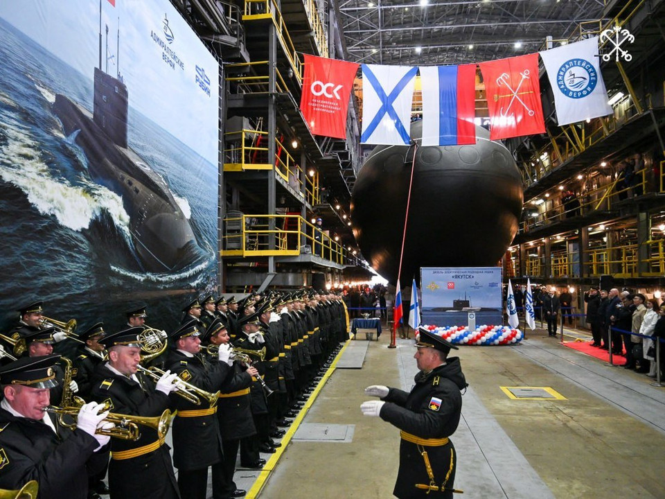 Ông Mukhametshin cũng nhấn mạnh rằng tàu ngầm lớp Varshavyanka được trang bị vũ khí có độ chính xác cao, có khả năng giải quyết mọi nhiệm vụ ở bất kỳ khu vực nào trên đại dương.