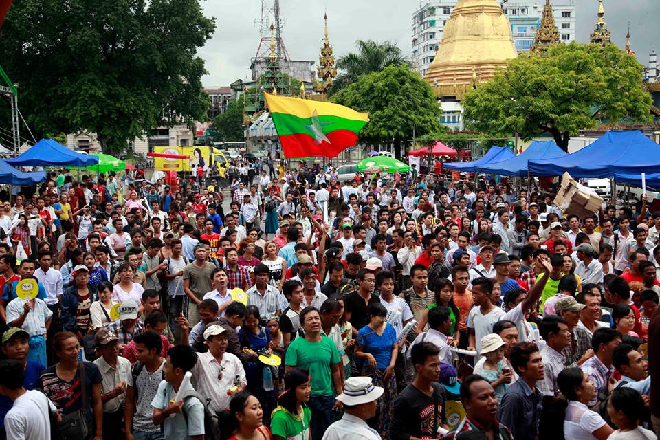 Thành công của đội nhà giúp người Myanmar quên đi những khó khăn thường nhật