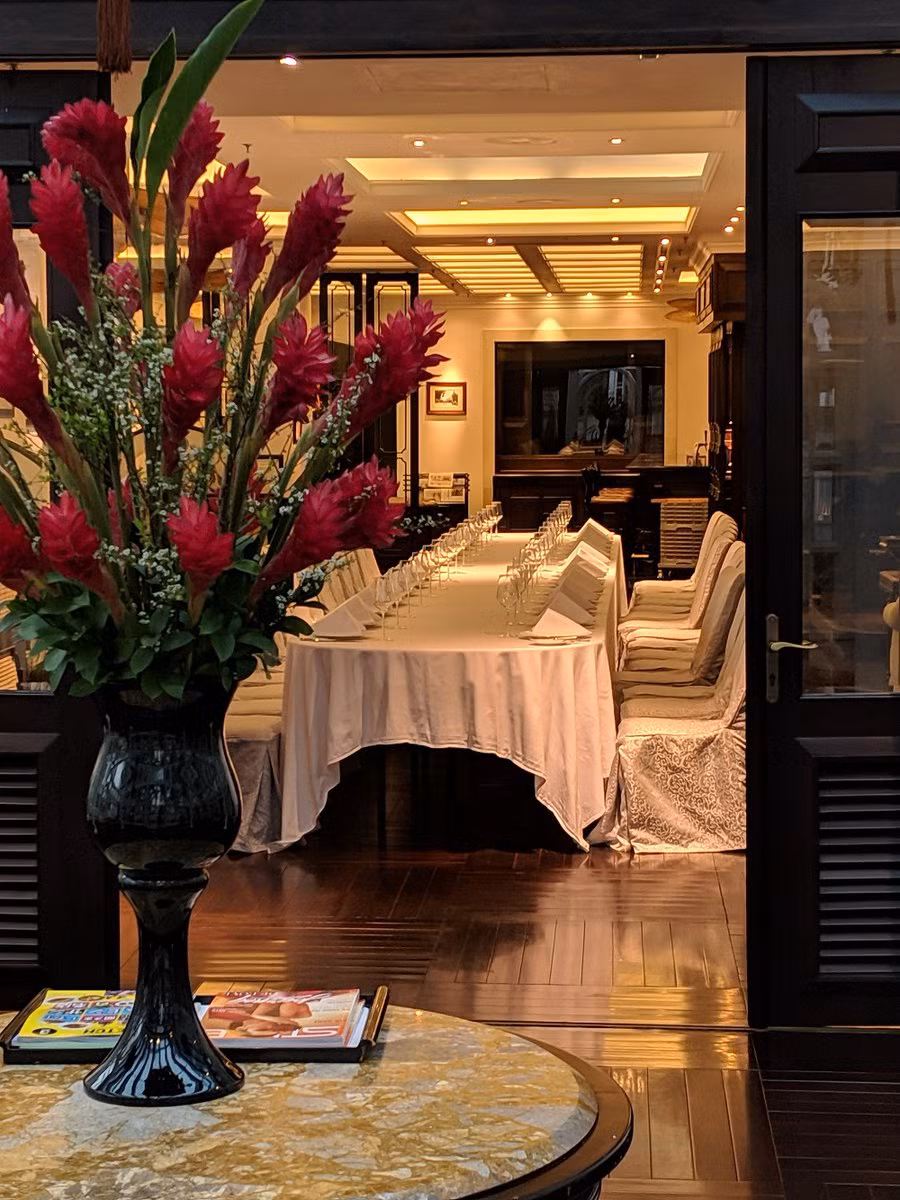 Vào khoảng 20 giờ 35, hai nhà lãnh đạo sẽ rời khách sạn Sofitel Legend Metropole để trở lại khách sạnMelia và JW Marriott.