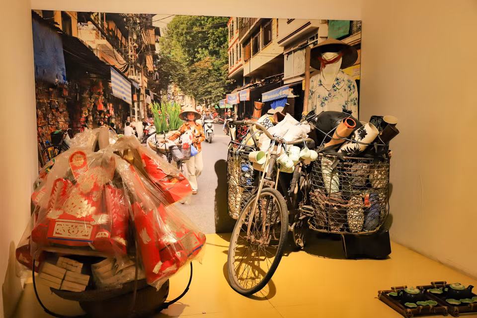 Những câu chuyện về phụ nữ ở khắp mọi miền rất đỗi bình dị, nhưng lại sâu sắc, ẩn chứa tình yêu, sự hi sinh và những đóng góp thầm lặng, tạo nên khí chất, vẻ đẹp và tầm quan trọng của phụ nữ Việt Nam trong quá khứ, hiện tại và tương lai. (Ảnh: Hoài Nam/Vietnam+)