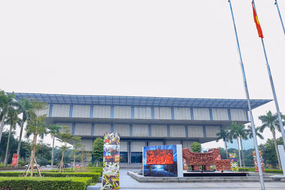 Bảo tàng Hà Nội nằm trên đường Phạm Hùng, phường Mễ Trì, quận Nam Từ Liêm, Hà Nội. Hình dáng tòa nhà có kiến trúc tháp ngược, không gian các tầng nổi được thiết kế mở thuận tiện cho công tác thi công nội thất và bố trí lộ trình tham quan. (Ảnh: Hoài Nam/Vietnam+)