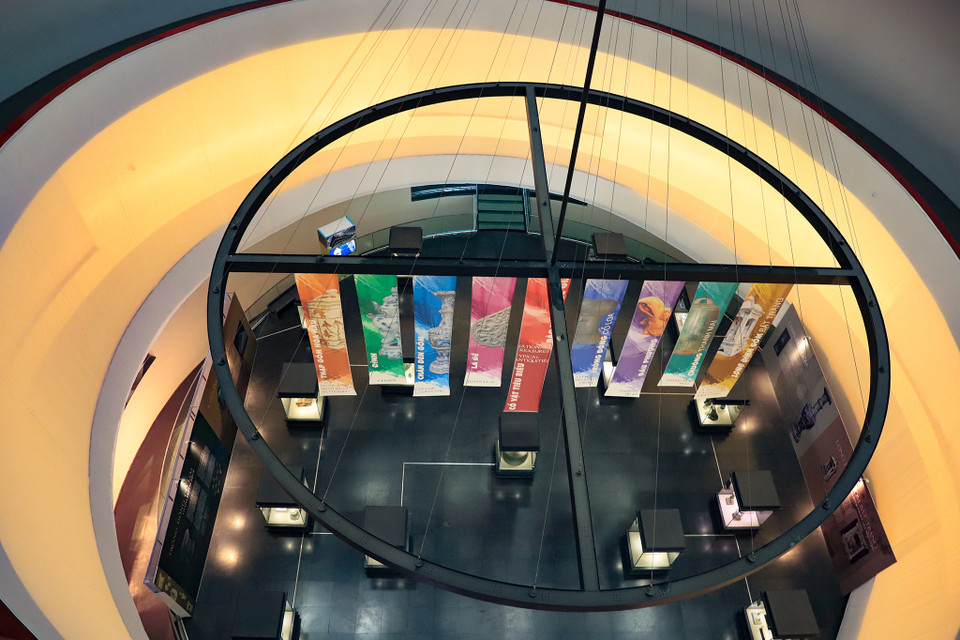 Bảo tàng Hà Nội hiện nay lưu giữ hơn 70.000 tài liệu, hiện vật thuộc nhiều chất liệu khác nhau, là minh chứng lịch sử hàng ngàn năm Thăng Long-Hà Nội. (Ảnh: Hoài Nam/Vietnam+)