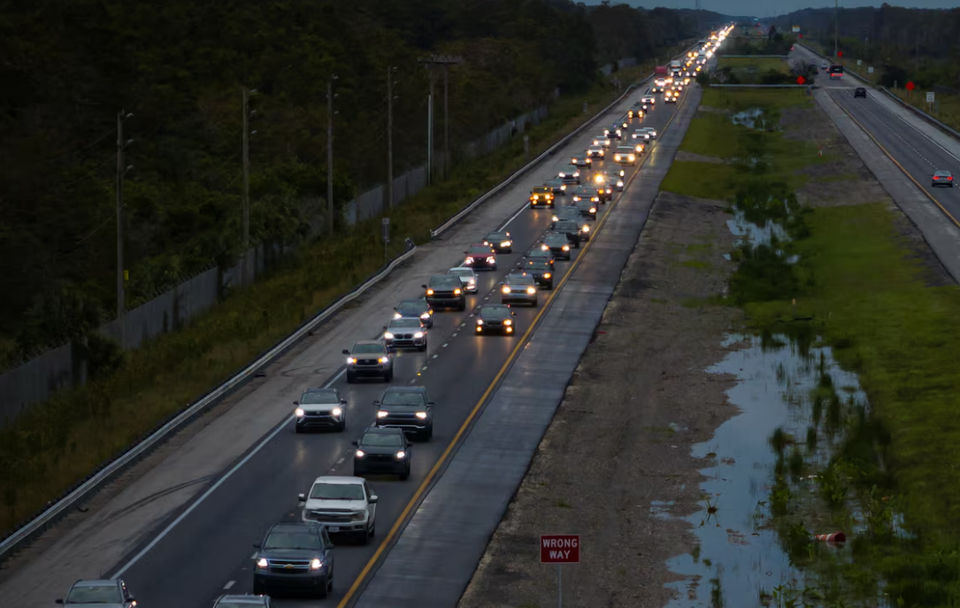 Chính quyền Florida kêu gọi người dân đi sơ tán (Ảnh: Reuters)