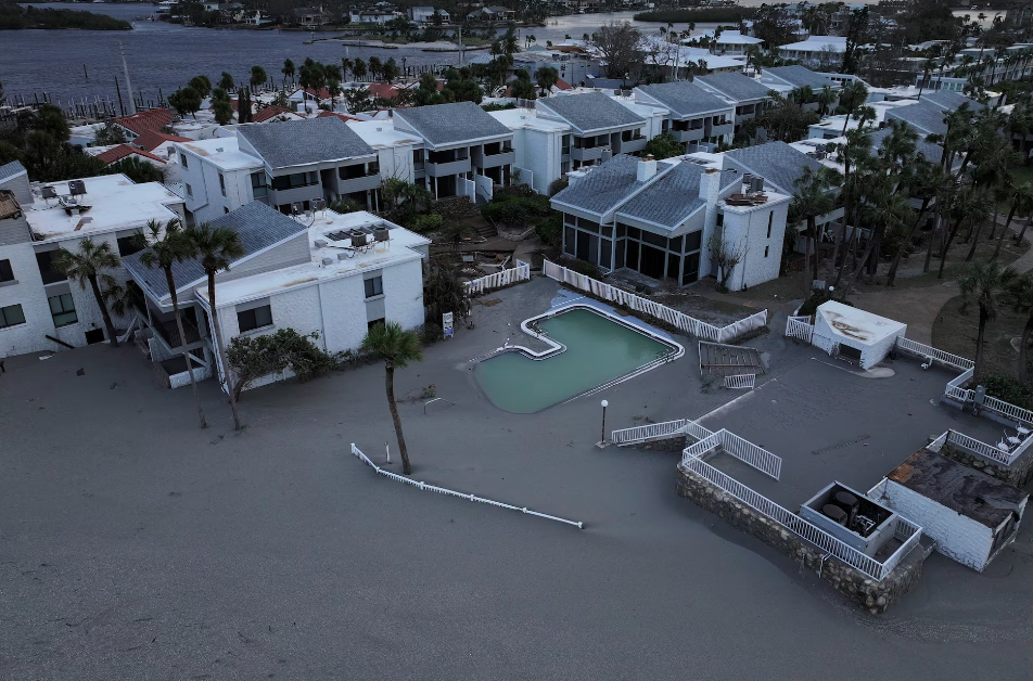 Một ngôi nhà ở Venice, Florida ngập sâu trong nước (Nguồn: Reuters)