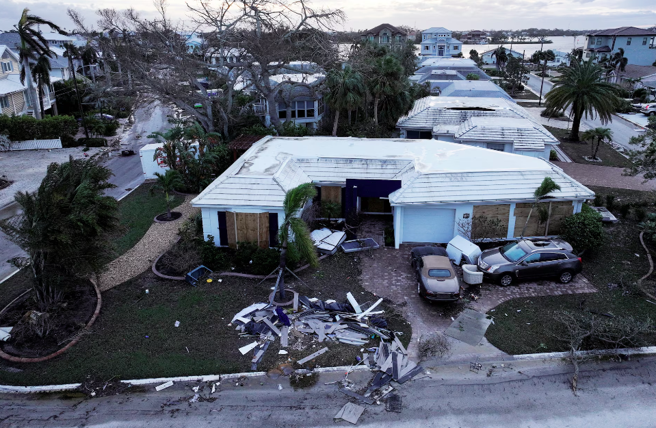 Một ngôi nhà bị bay bão Milton thổi bay phần mái (Nguồn: Reuters)