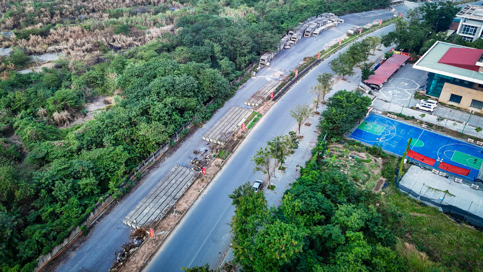 Dự án xây dựng tuyến đường Vũ Quỳnh đến đường nối Lê Đức Thọ - Phạm Hùng (đường Vũ Quỳnh kéo dài) đã xin gia hạn lần 1 đến hết ngày 31/12/2023, nhưng không thể hoàn thành; sau đó tiếp tục xin gia hạn lần 2 đến hết năm 2025. (Ảnh: Hoài Nam/Vietnam+)