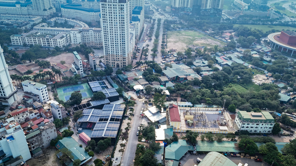 Tuyến đường chưa được đấu nối do vướng mắc việc giải phóng mặt bằng. (Ảnh: Hoài Nam/Vietnam+)