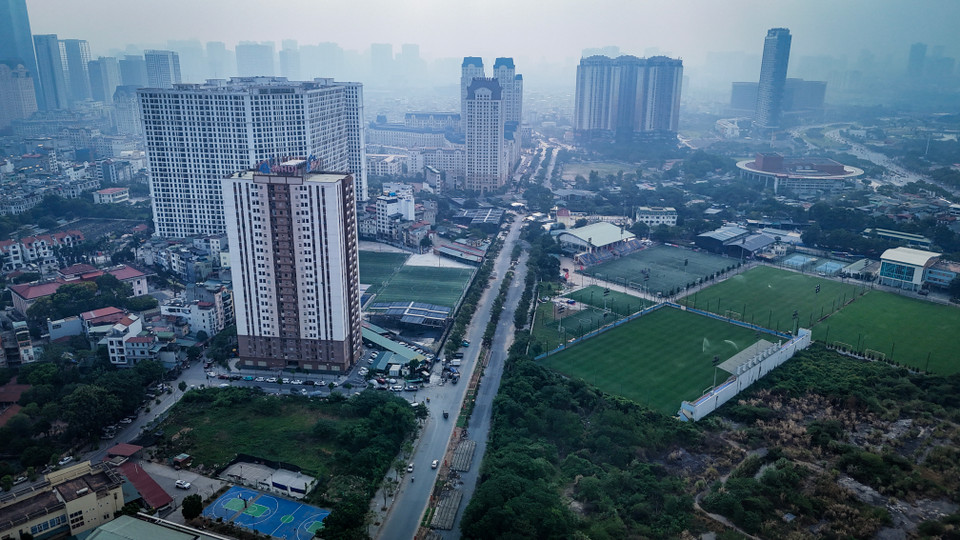 Dự án xây dựng tuyến đường từ phố Vũ Quỳnh đến đường nối Lê Đức Thọ - Phạm Hùng hay còn gọi là đường Vũ Quỳnh kéo dài (Nam Từ Liêm, Hà Nội) có chiều dài khoảng 1,4km, với tổng vốn đầu tư 253 tỷ đồng. (Ảnh: Hoài Nam/Vietnam+)