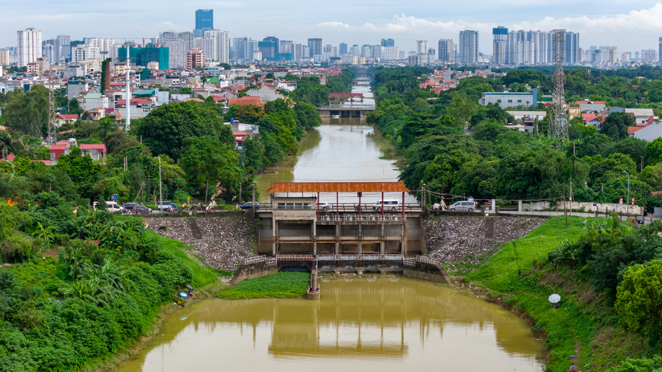 Cống Liên Mạc 1 và Liên Mạc 2 thuộc quận Bắc Từ Liêm là công trình trọng điểm có nhiệm vụ bảo đảm an toàn cho thành phố Hà Nội vào mùa thoát lũ, điều tiết nước nông nghiệp cho hạ nguồn sông Nhuệ. (Ảnh: Hoài Nam/Vietnam+)