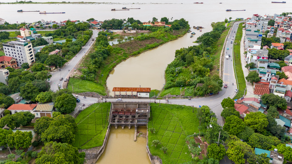 Bên cạnh những trạm bơm phục vụ tiêu úng còn có những cống thuộc dự án được đầu tư xây dựng nhằm thoát nước, chống ngập cho Hà Nội. (Ảnh: Hoài Nam/Vietnam+)