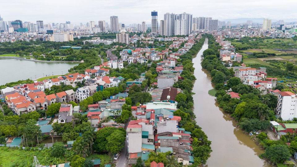 Hệ thống thoát nước Hà Nội hiện nay bao gồm các cống, kênh mương, hồ nội đô, các sông thoát nước ngoại thành và các trạm bơm tiêu cục bộ và đầu mối đảm nhận việc tiêu thoát nước mưa đô thị. (Ảnh: Hoài Nam/Vietnam+)
