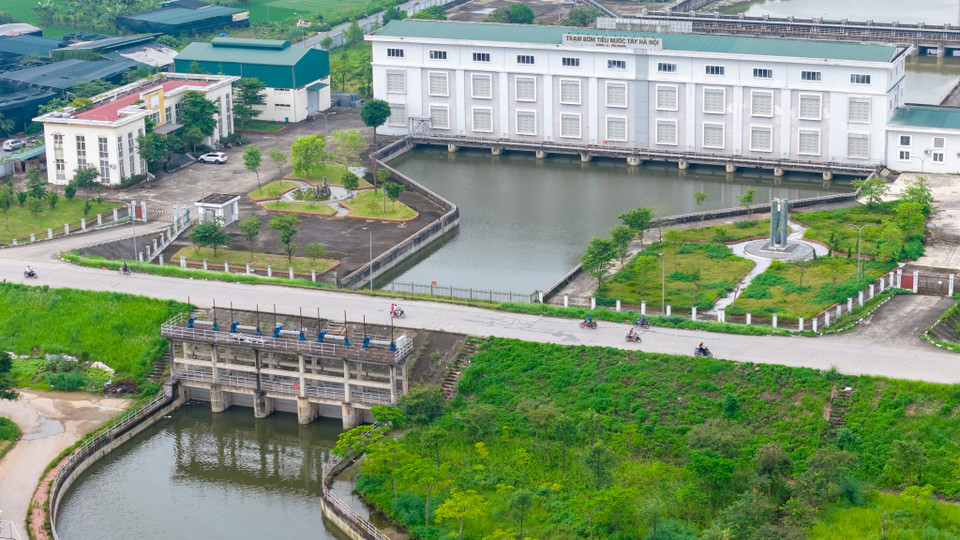Trạm bơm tiêu nước Tây Hà Nội (Trạm bơm Yên Nghĩa) thuộc quận Hà Đông đã hoàn thành 2 năm nay với mục tiêu bơm nước lũ, giảm ngập úng cho khu vực phía Tây Hà Nội. (Ảnh: Hoài Nam/Vietnam+)