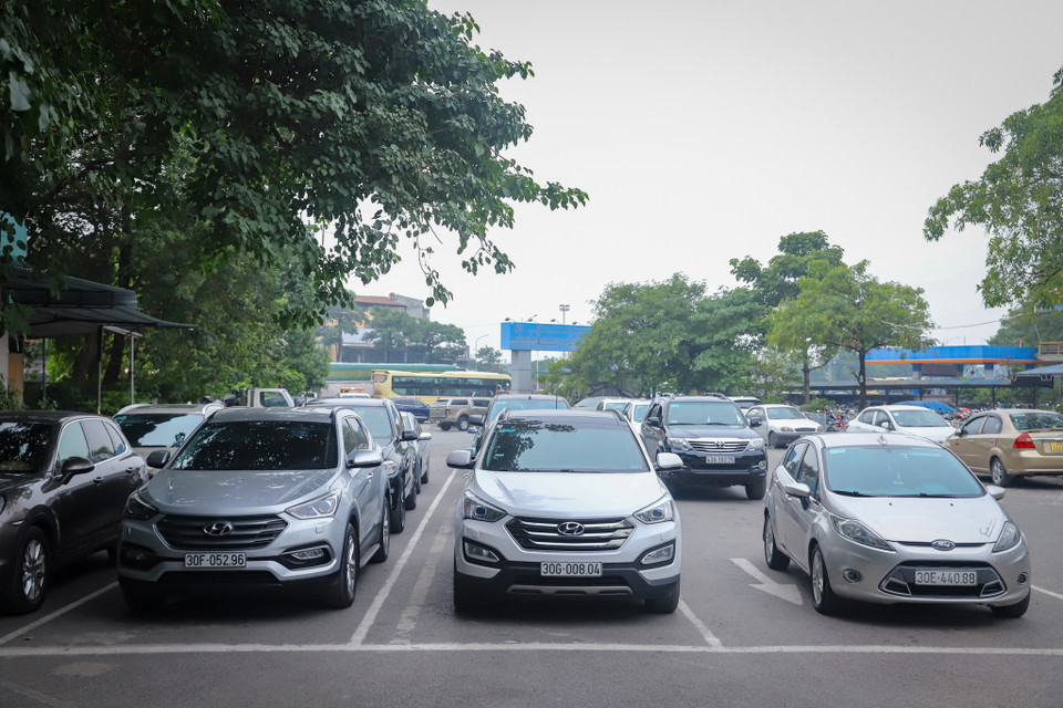 Thống kê trên cả nước cho thấy có 201/288 trung tâm đăng kiểm kích hoạt nhận lịch qua app trung tâm đăng kiểm. Ở Hà Nội có 20/31 trạm kích hoạt song cũng có 3 trạm ngừng hoạt động. (Ảnh: Hoài Nam/Vietnam+)