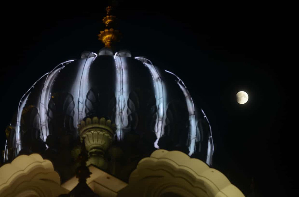 Hình ảnh nguyệt thực dài nhất thế kỷ chụp rạng sáng ngày 28/8 tại Amritsar, Pakistan (Nguồn Guardian)