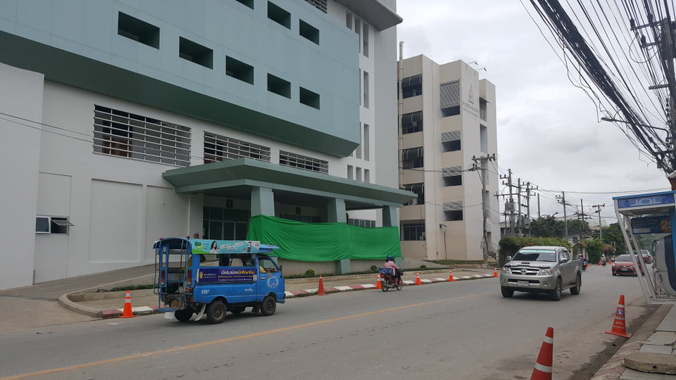 Do khi di chuyển ra khỏi hang, các em nhỏ phải thở bằng bình ô xy, cộng thêm với việc phải đi bộ, thậm chí là lặn dưới nước, nên các em cần được sơ cứu trước khi tới bệnh viện.